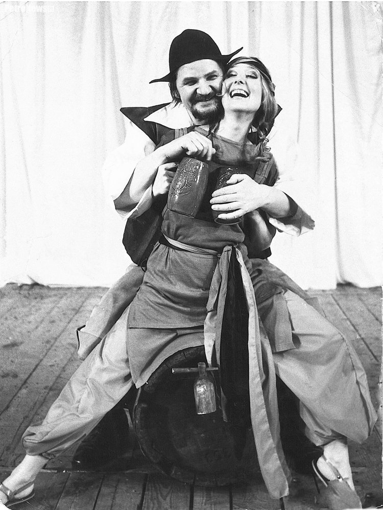 Na zdj. Witold Mierzyński, Bożena Mrowińska, "Wieczór trzech króli" Szekspira, pierwsza rola Witolda Mierzyńskiego w Płocku, 1977