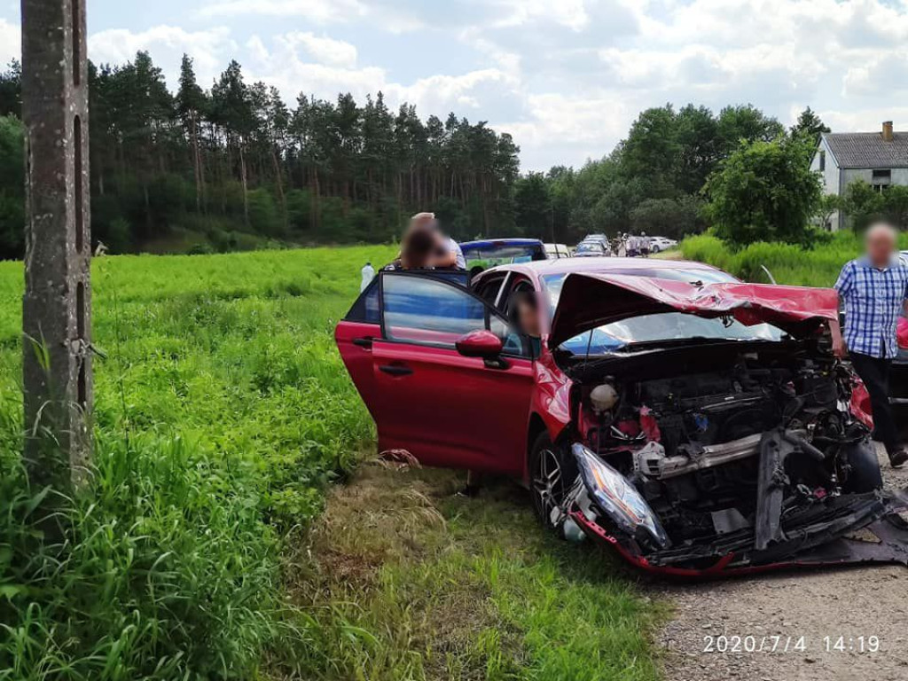 Zderzenie trzech osobówek i busa w gminie Nowy Duninów [ZDJĘCIA]