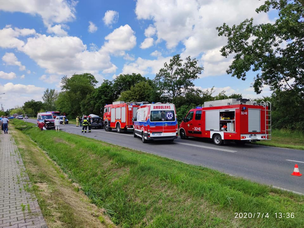 Zderzenie trzech osobówek i busa w gminie Nowy Duninów [ZDJĘCIA]