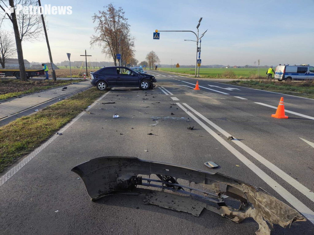 Wypadek w gminie Drobin. Dwie osoby poszkodowane [ZDJĘCIA]