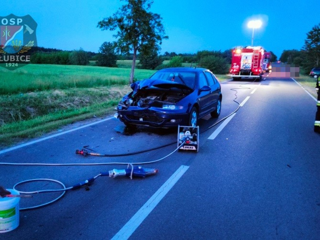 Jechał kompletnie pijany z kobietą w ciąży i dzieckiem. Zderzył się z ciągnikiem [ZDJĘCIA]