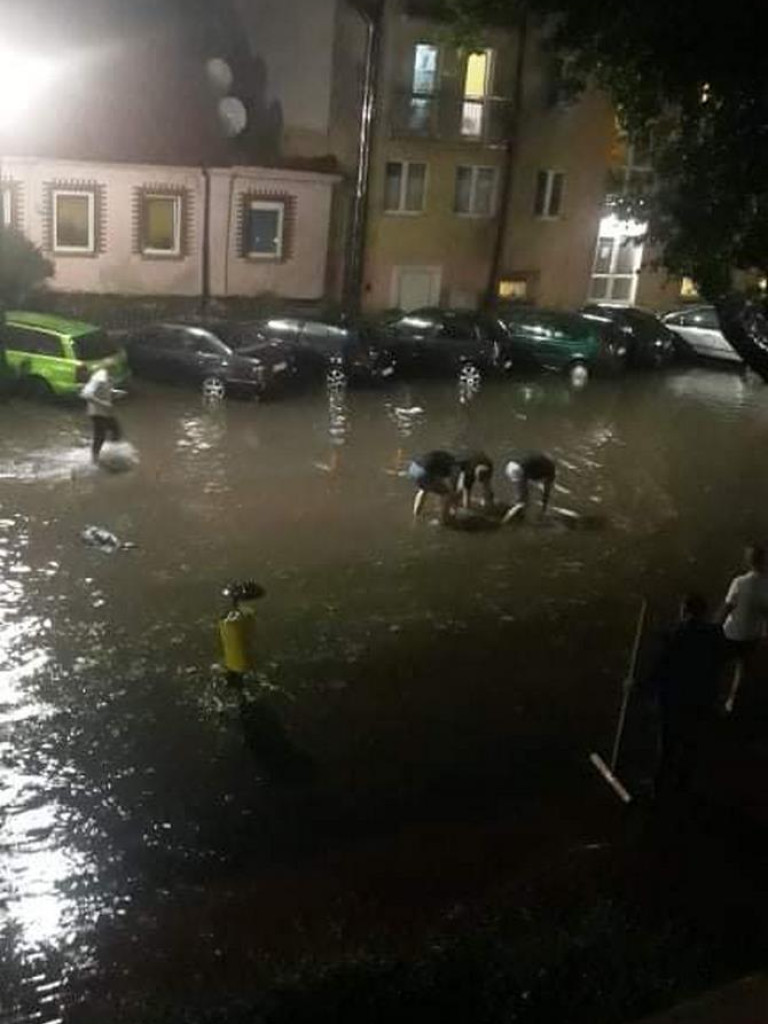 Płock znów pod wodą. Potężna ulewa zablokowała miasto [ZDJĘCIA, FILM]