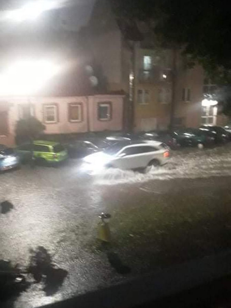 Płock znów pod wodą. Potężna ulewa zablokowała miasto [ZDJĘCIA, FILM]