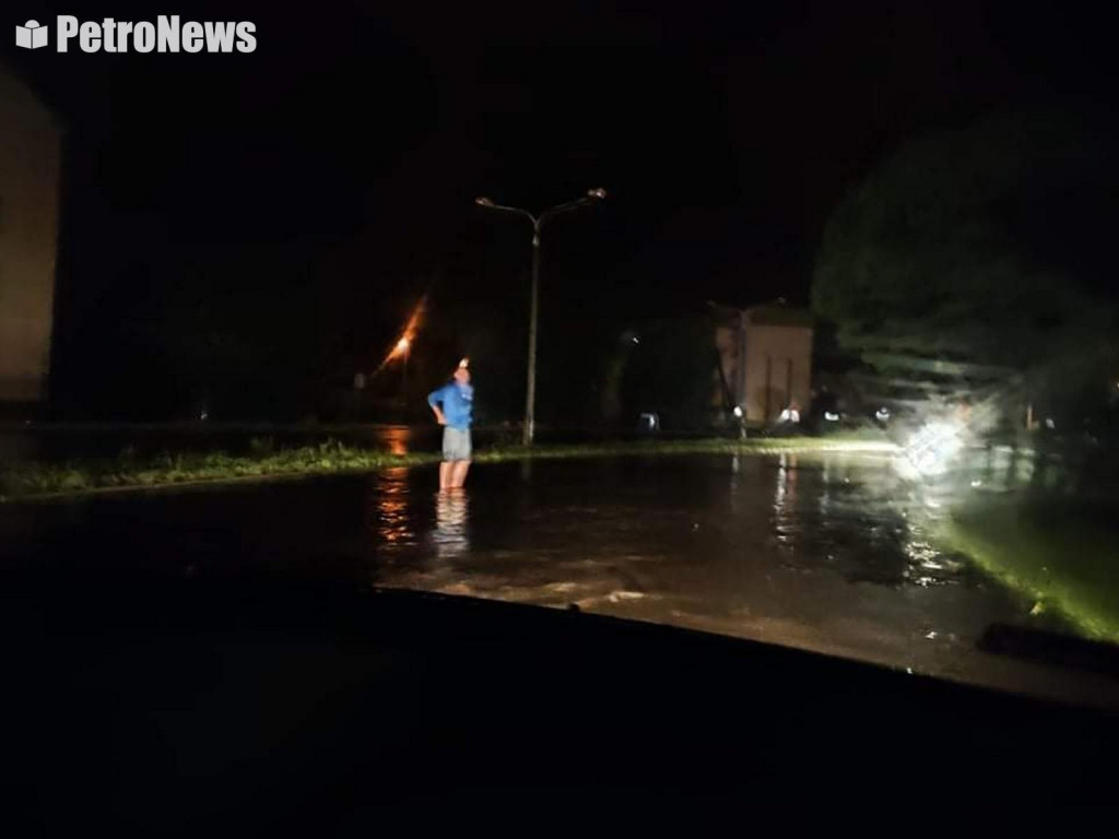 Płock znów pod wodą. Potężna ulewa zablokowała miasto [ZDJĘCIA, FILM]