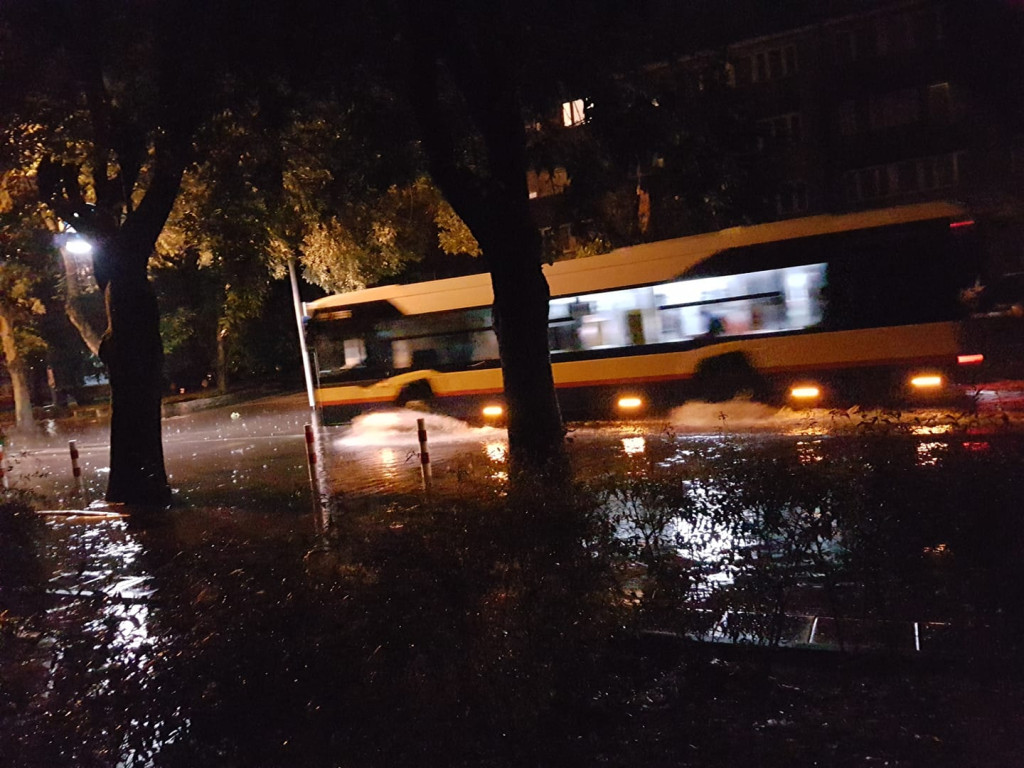 Płock znów pod wodą. Potężna ulewa zablokowała miasto [ZDJĘCIA, FILM]