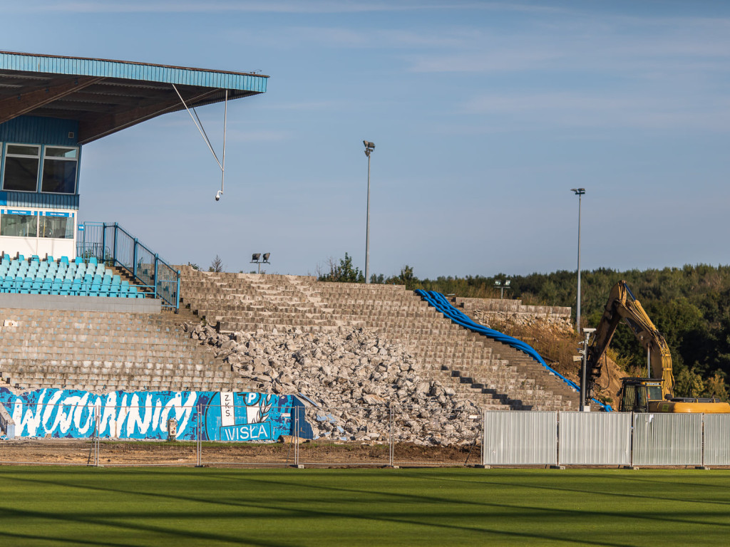 Na stadionie Wisły Płock montują krzesełka [ZDJĘCIA]