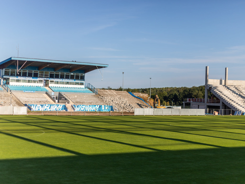 Na stadionie Wisły Płock montują krzesełka [ZDJĘCIA]