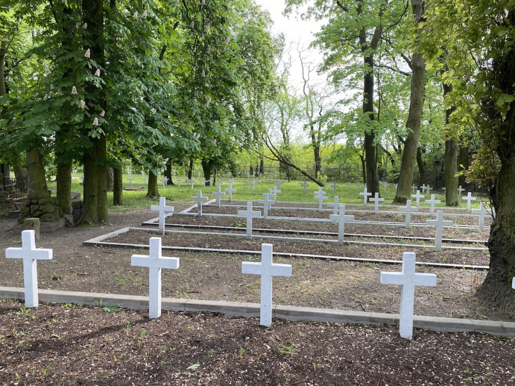 Skazani z płockiego Zakładu Karnego odnowili mogiły żołnierzy