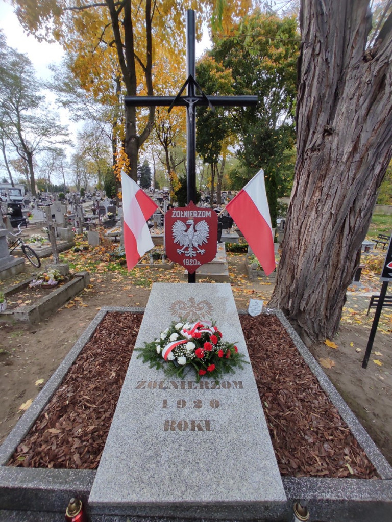 Wolontariusze odnowili groby i miejsca pamięci [ZDJĘCIA]