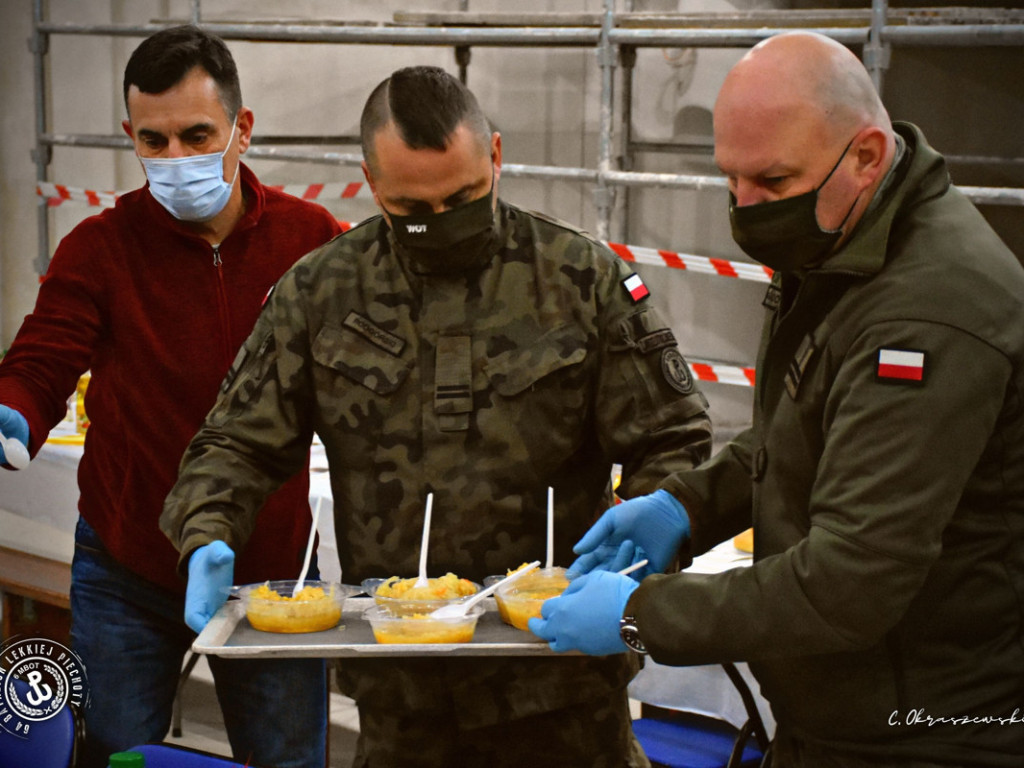 Wigilia dla najuboższych w płockim Sanktuarium Bożego Miłosierdzia