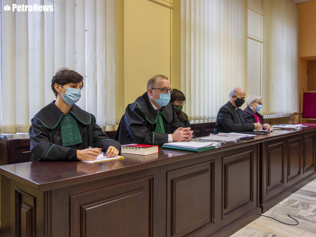 Jest wyrok sądu w sprawie tęczowej Matki Boskiej z Płocka [ZDJĘCIA]