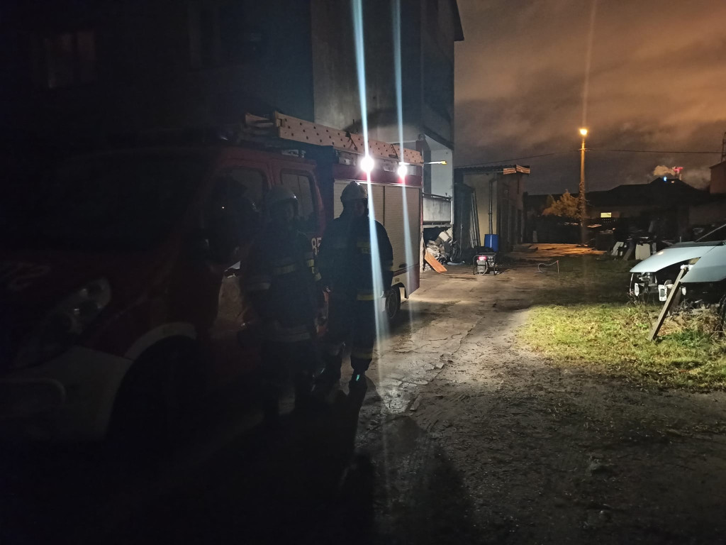 Wichura nad regionem płockim. Powalone drzewa, brak prądu, zerwane dachy [ZDJĘCIA]