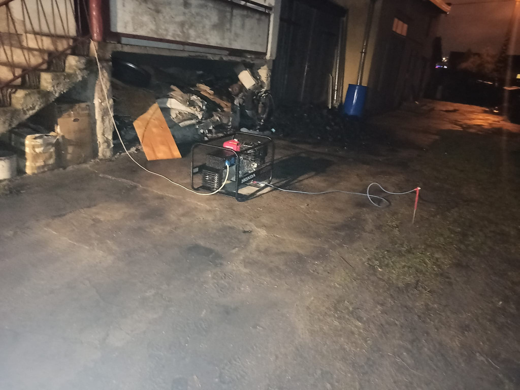 Wichura nad regionem płockim. Powalone drzewa, brak prądu, zerwane dachy [ZDJĘCIA]
