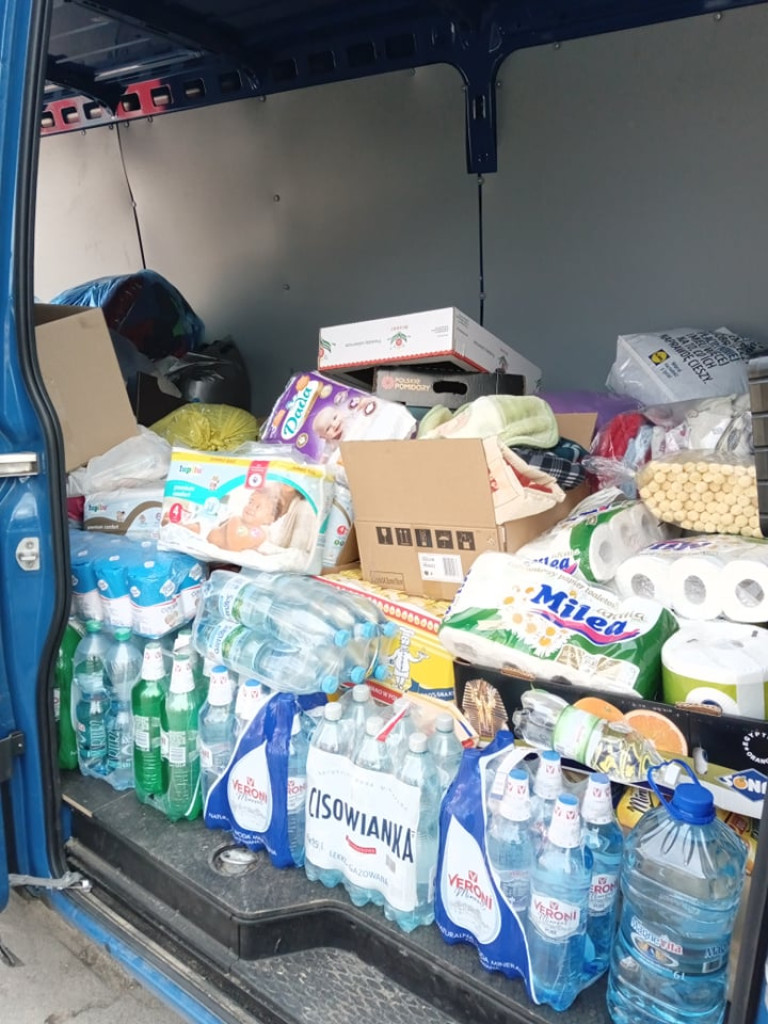 W Łącku przez weekend pełna mobilizacja strażaków. Zebrano pełen bus darów dla Ukrainy