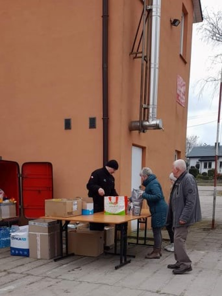 W Łącku przez weekend pełna mobilizacja strażaków. Zebrano pełen bus darów dla Ukrainy