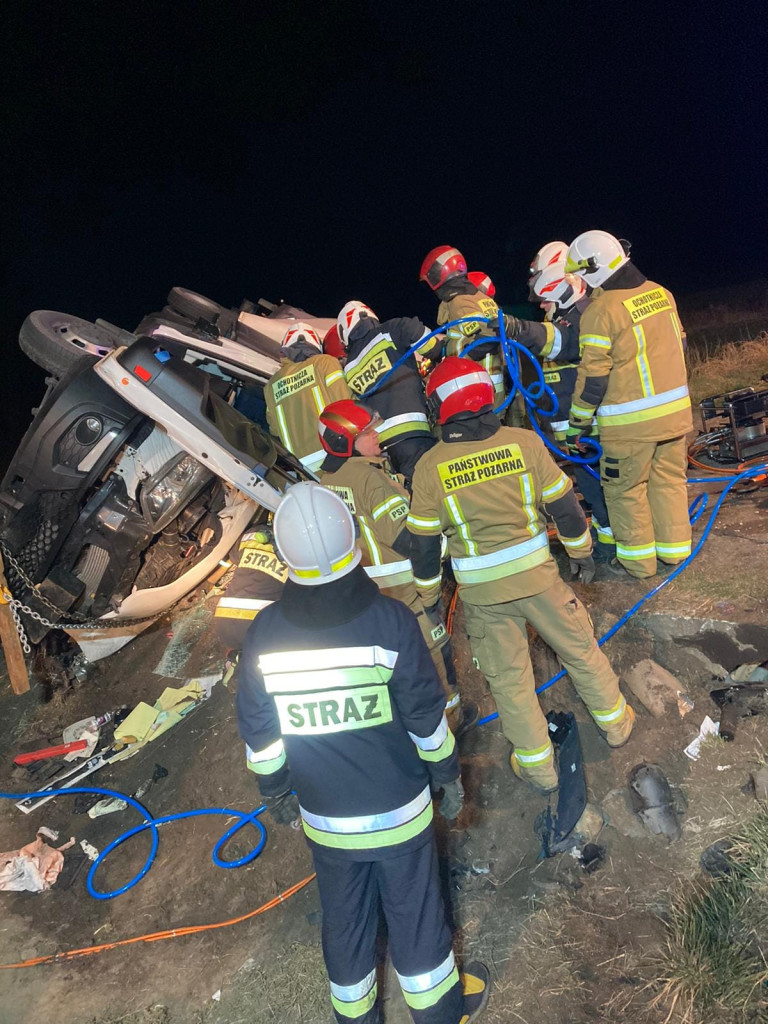 Poważny wypadek w Bielsku. Ranny kierowca ciężarówki [ZDJĘCIA]
