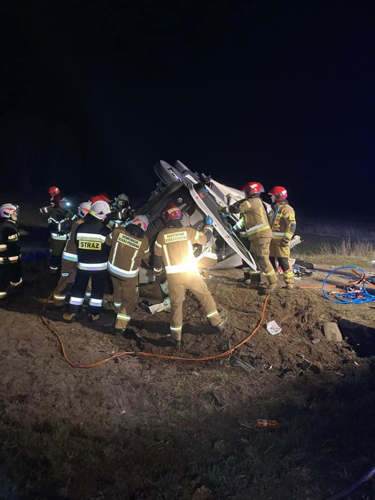 Poważny wypadek w Bielsku. Ranny kierowca ciężarówki [ZDJĘCIA]