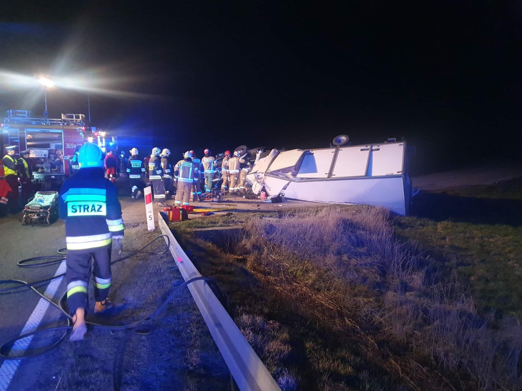 Poważny wypadek w Bielsku. Ranny kierowca ciężarówki [ZDJĘCIA]