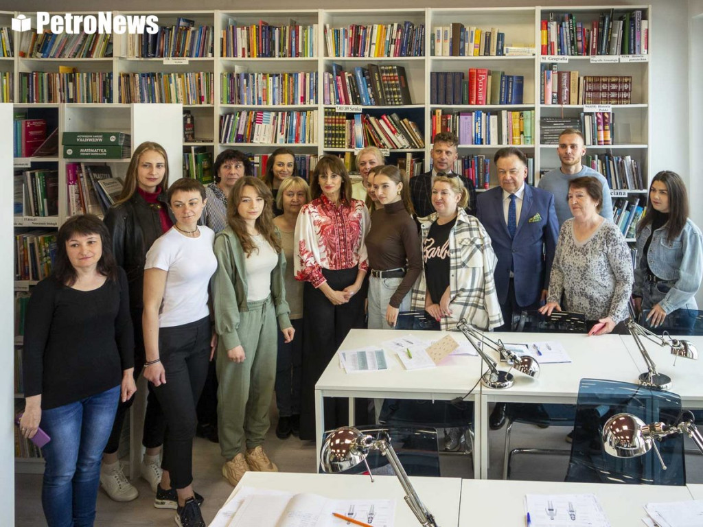 Uchodźcy z Ukrainy uczą się języka polskiego. Edukacyjne wsparcie dla małych i dużych