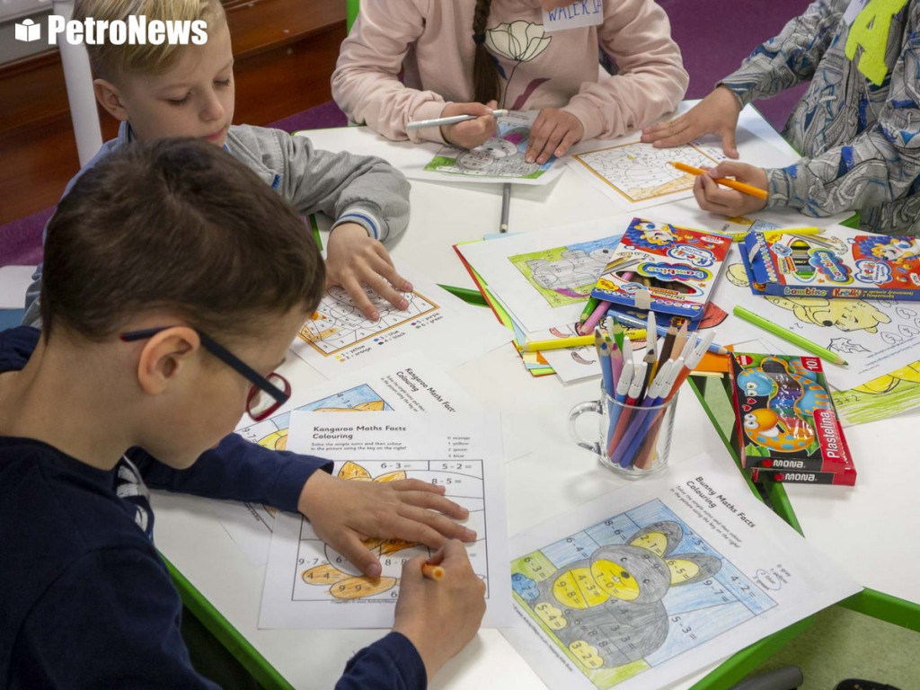 Uchodźcy z Ukrainy uczą się języka polskiego. Edukacyjne wsparcie dla małych i dużych