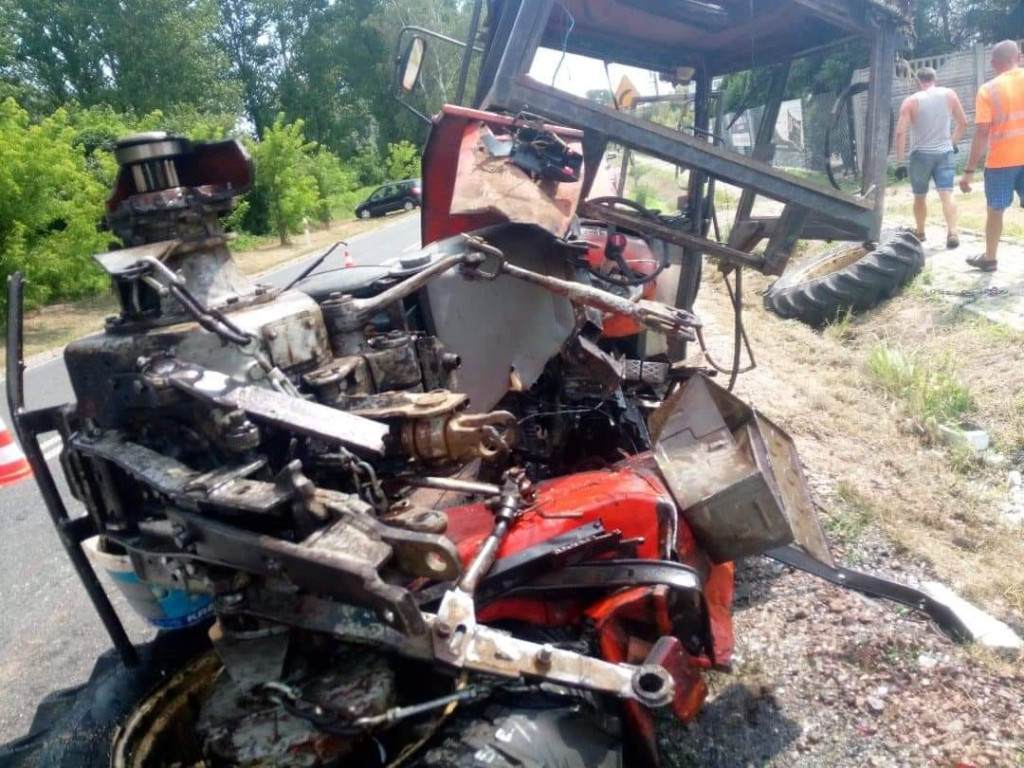 Zderzenie ciągnika rolniczego i samochodu dostawczego. Trzy osoby ranne