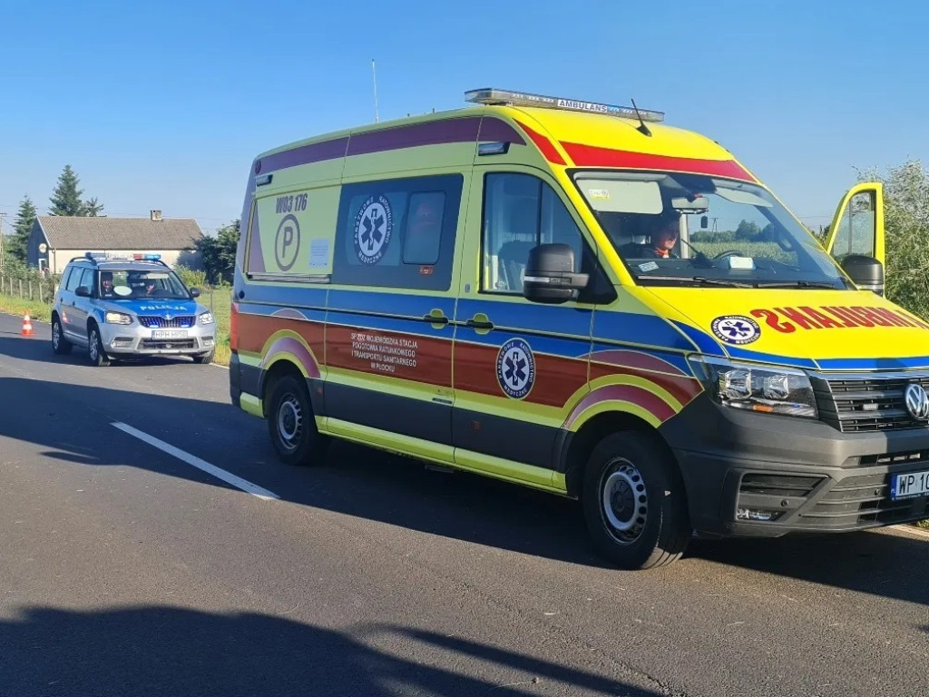 Groźne zderzenie dwóch aut podczas wyprzedzania [ZDJĘCIA]