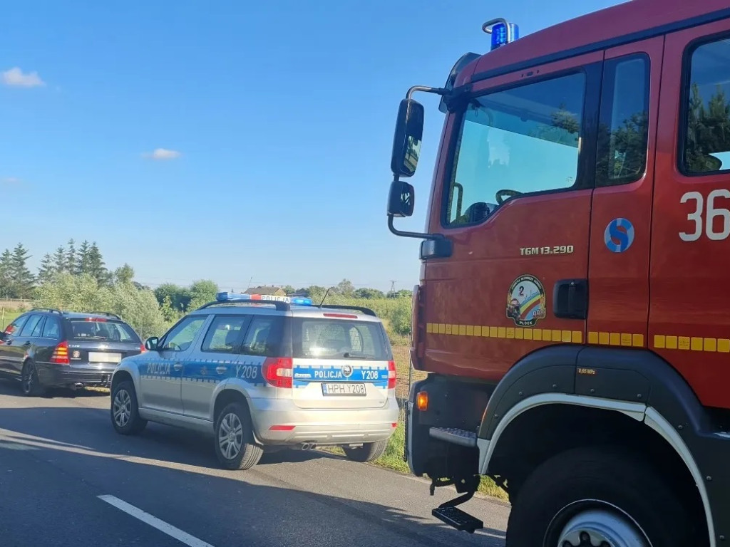 Groźne zderzenie dwóch aut podczas wyprzedzania [ZDJĘCIA]