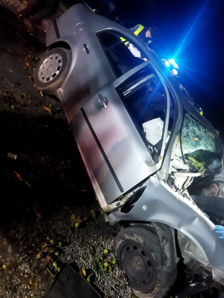 Stracił panowanie nad pojazdem, uderzył w drzewo. Poważny wypadek w powiecie płockim [ZDJĘCIA]