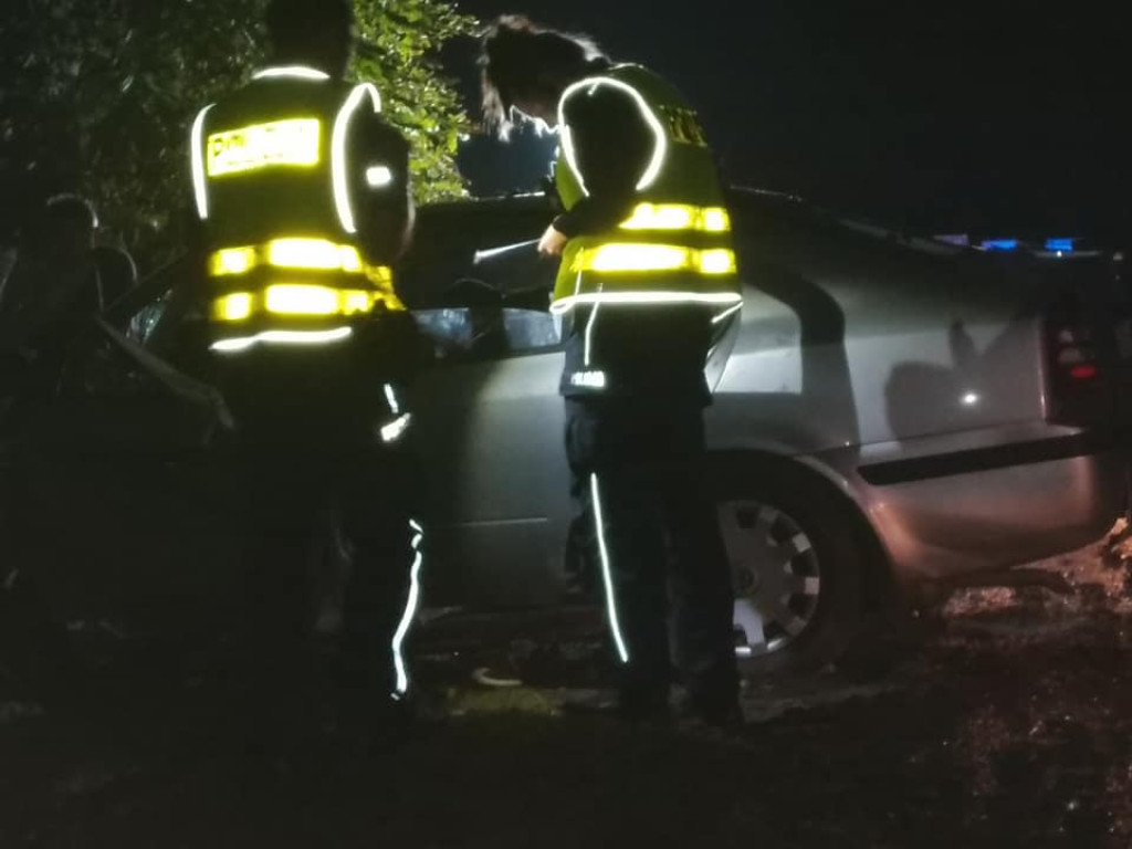 Stracił panowanie nad pojazdem, uderzył w drzewo. Poważny wypadek w powiecie płockim [ZDJĘCIA]