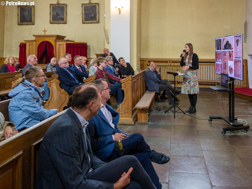 Jak unikatowy zabytek w Płocku popada w ruinę. Eksperci debatowali o stanie obiektu i perspektywach [ZDJĘCIA]