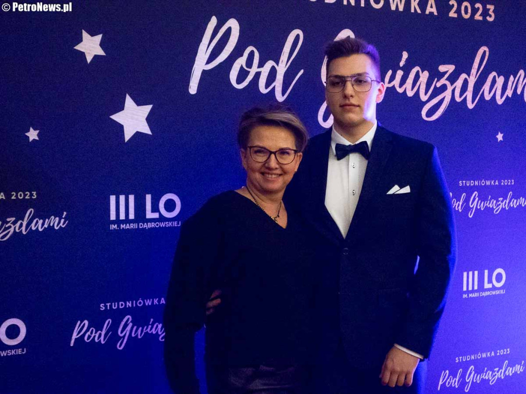 Bal studniówkowy III Liceum w Płocku ma już za sobą [ZDJĘCIA]