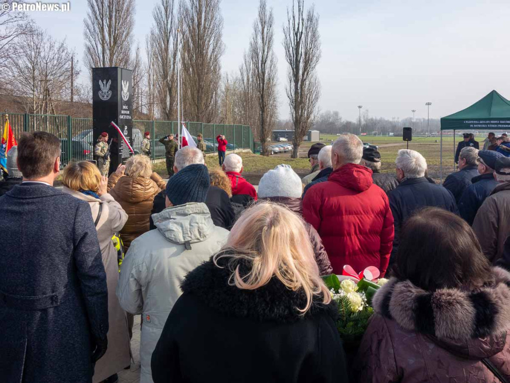 W Płocku odsłonięto pomnik Armii Krajowej [ZDJĘCIA]