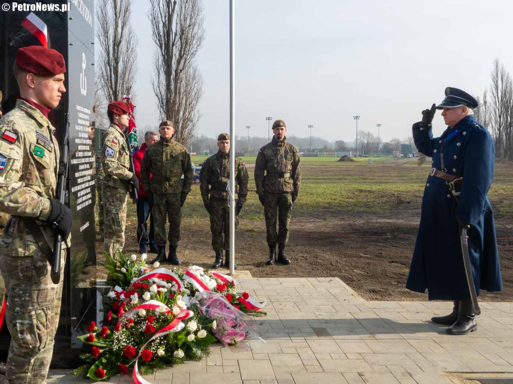 W Płocku odsłonięto pomnik Armii Krajowej [ZDJĘCIA]