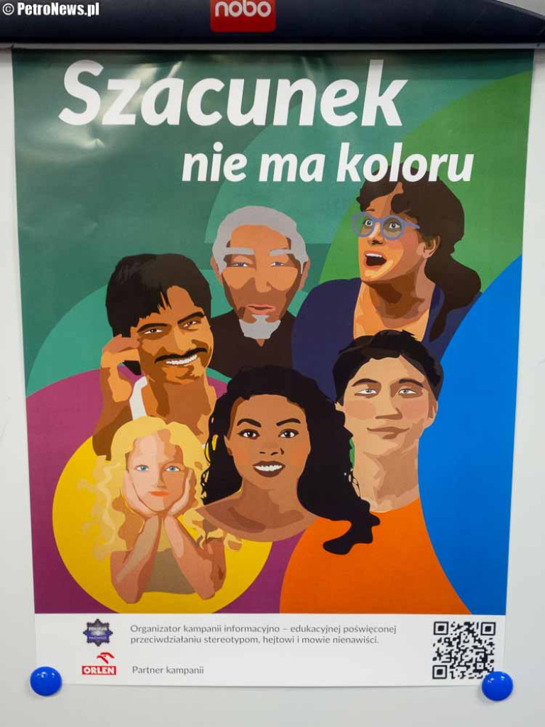 Płockie służby zostały wyposażone w translatory. Pomogą w kontakcie z obcokrajowcami [ZDJĘCIA]
