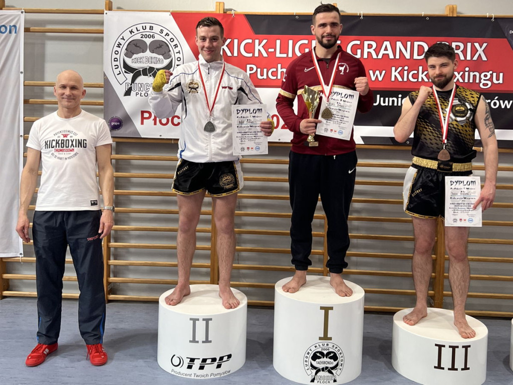 Złoty, dwa srebrne i dwa brązowe medale kickboxerów z LKS 