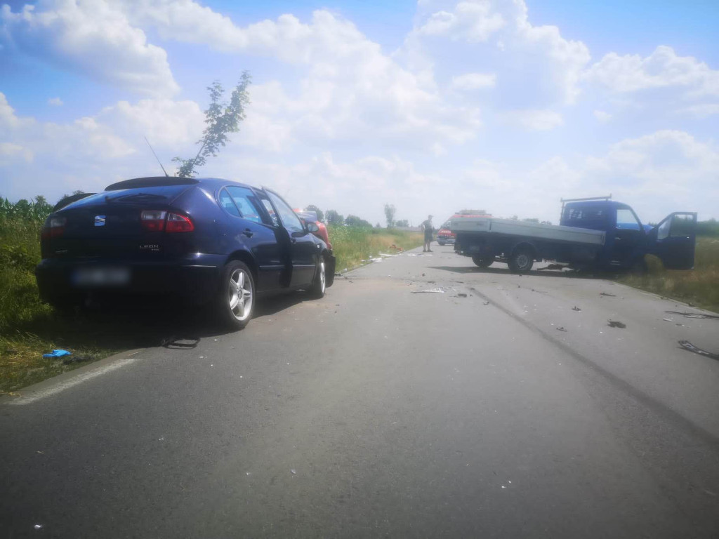 Zablokowana droga w powiecie płockim. Zderzyły się trzy auta