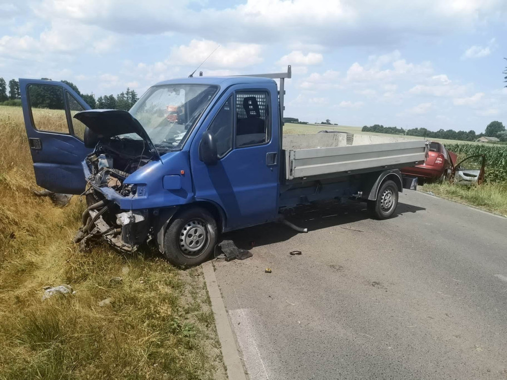 Zablokowana droga w powiecie płockim. Zderzyły się trzy auta