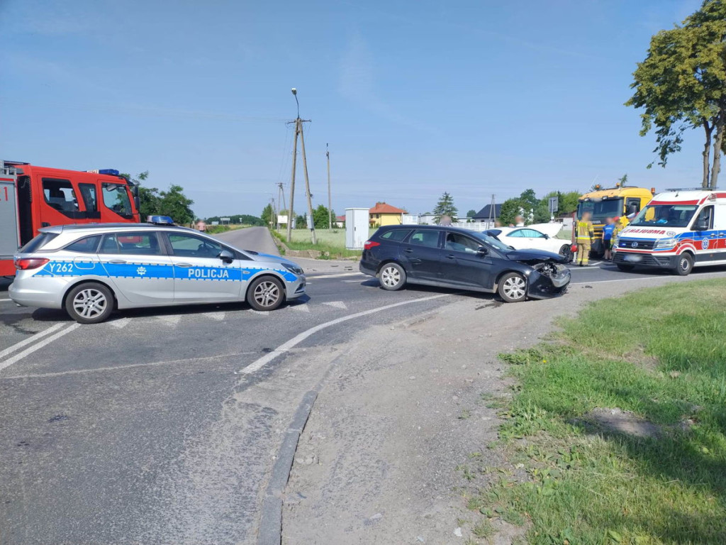 Zderzenie mercedesa i forda. Kierowca wymusił pierwszeństwo [ZDJĘCIA]