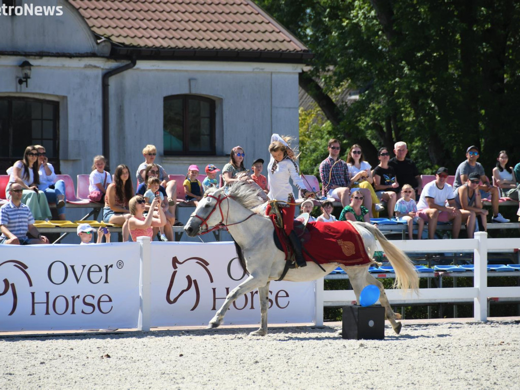 Piękne widowisko w wykonaniu koni i ich jeźdźców w Łącku [ZDJĘCIA]