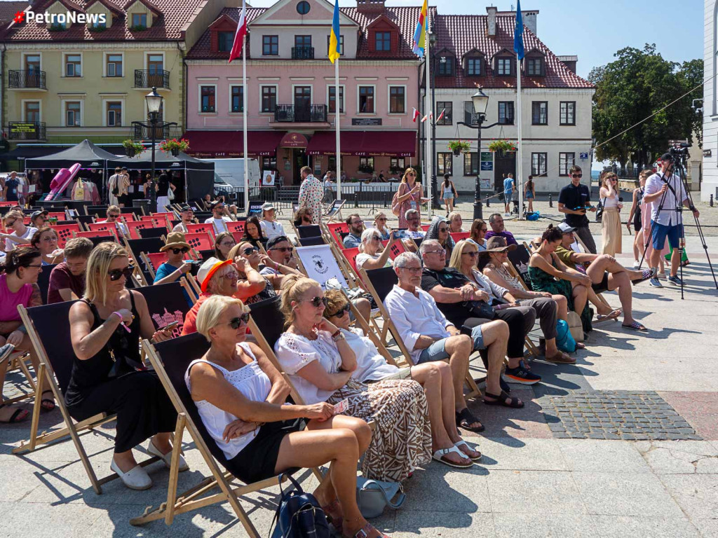 Spotkanie z Szymonem Majewskim na Big Festivalowski. Odcisnął dłoń na piasku [ZDJĘCIA]