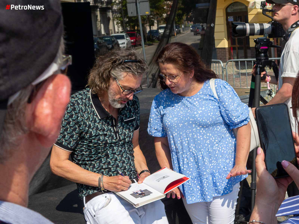 Spotkanie z Szymonem Majewskim na Big Festivalowski. Odcisnął dłoń na piasku [ZDJĘCIA]