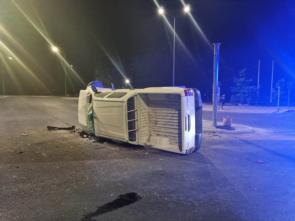 Dachowanie aut w Płocku. Dwie osoby ranne [ZDJĘCIA]
