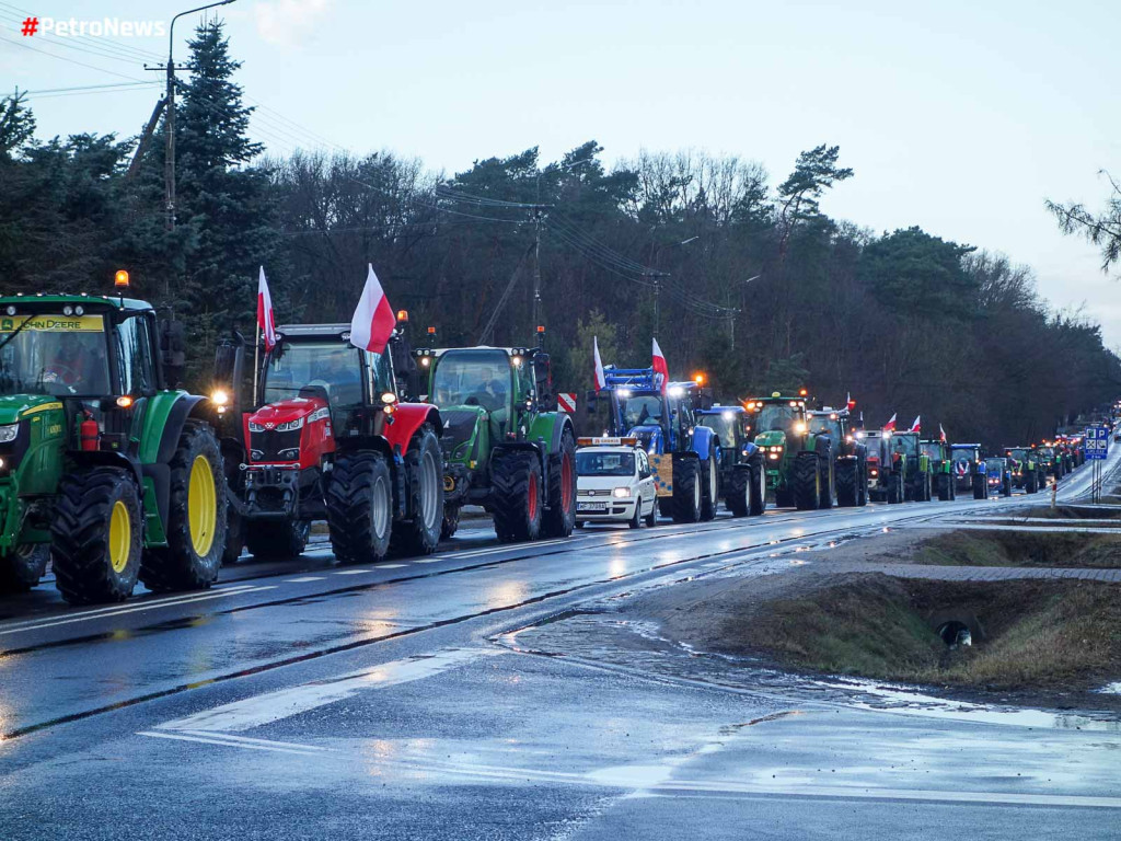 Rolnicy przejechali przez powiat płocki. Hasło? Zielony Ład = głód