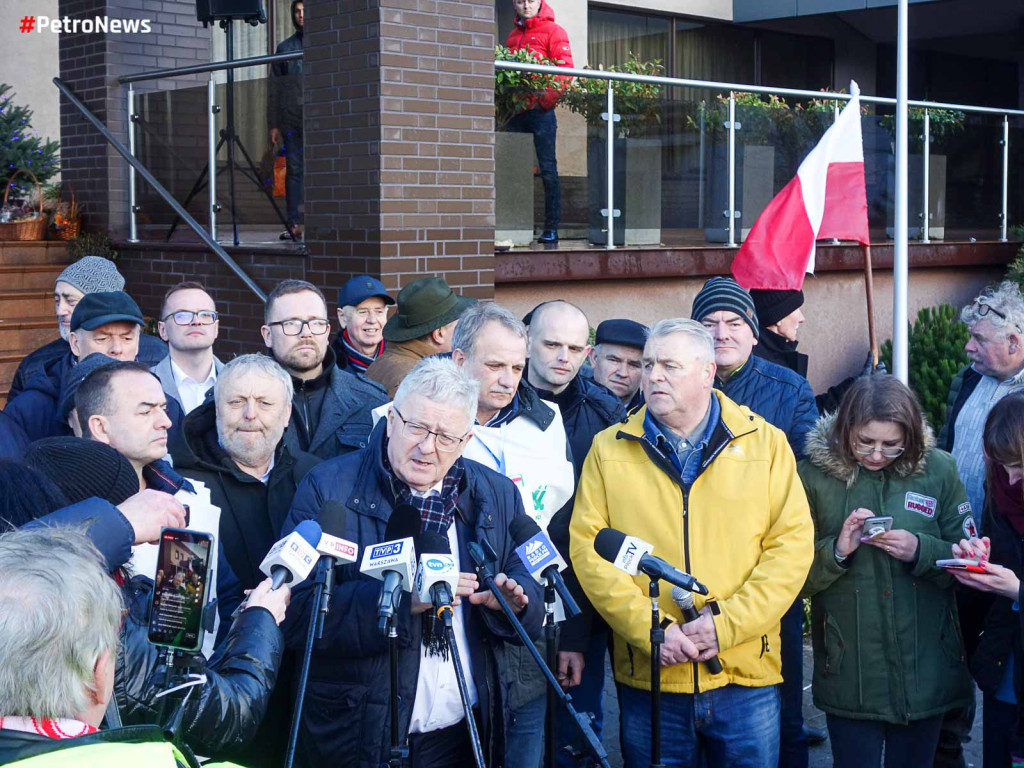 Rolnicy przejechali przez powiat płocki. Hasło? Zielony Ład = głód