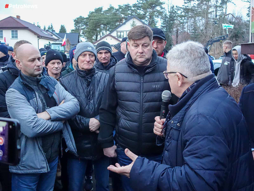 Rolnicy przejechali przez powiat płocki. Hasło? Zielony Ład = głód