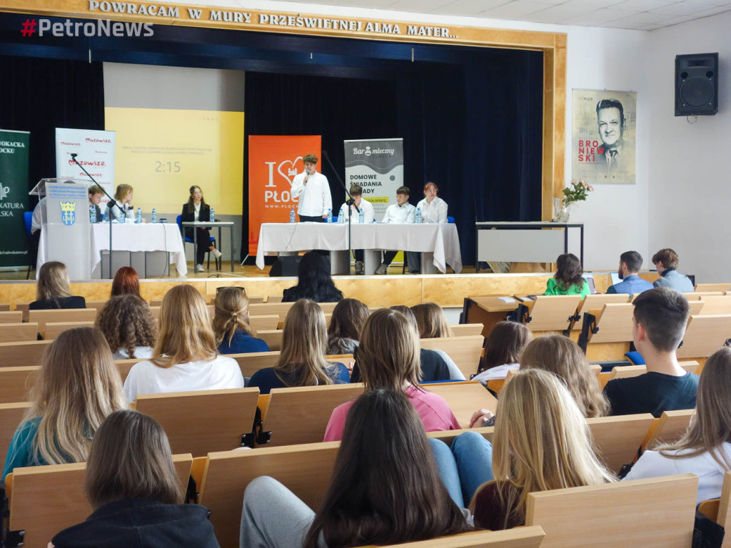 Uczniowie z Płocka i okolic wzięli udział w Debatach Oksfordzkich w Jagiellonce [ZDJECIA]