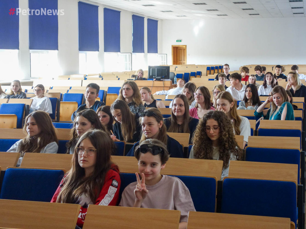 Uczniowie z Płocka i okolic wzięli udział w Debatach Oksfordzkich w Jagiellonce [ZDJECIA]