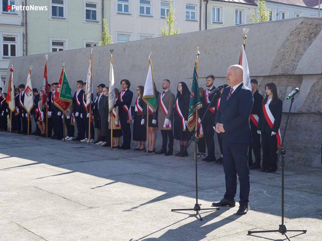 Apel płockich maturzystów. Oddali hołd poległym i zamordowanym [ZDJĘCIA]