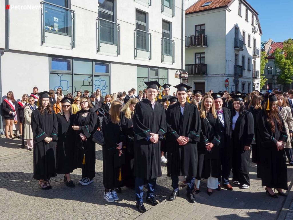 Apel płockich maturzystów. Oddali hołd poległym i zamordowanym [ZDJĘCIA]