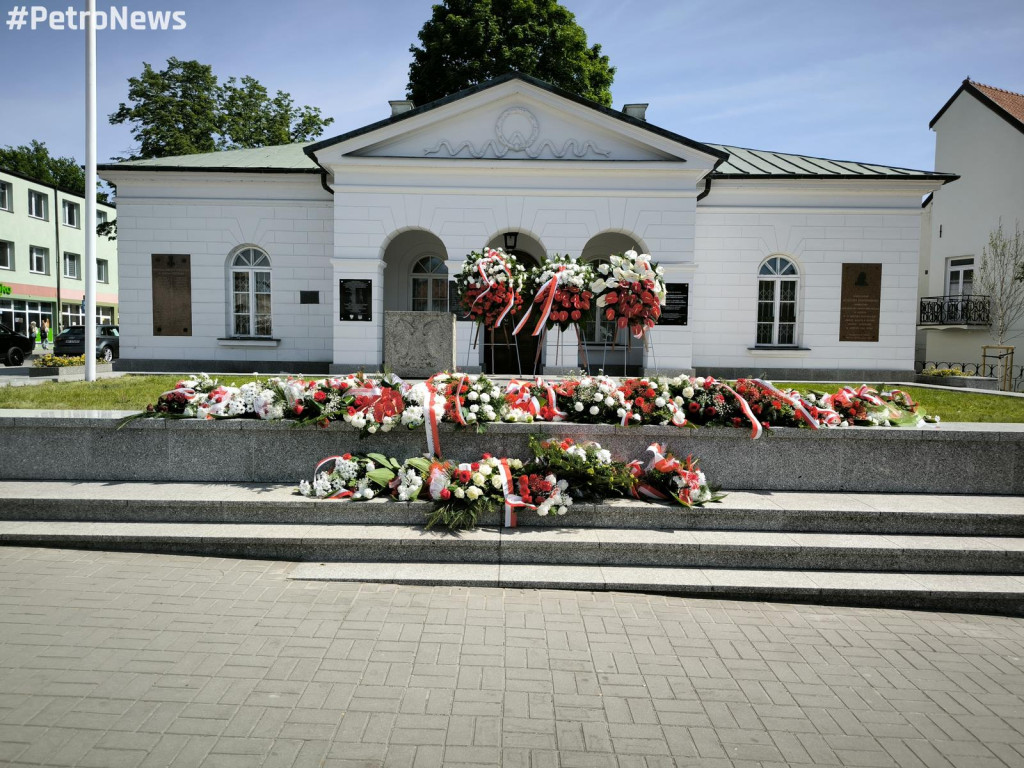 Kwiaty, sztandary i muzyka. Rocznica uchwalenia Konstytucji 3 Maja [ZDJĘCIA]